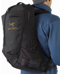 Arro-22-Backpack-Black-Side-Pocket